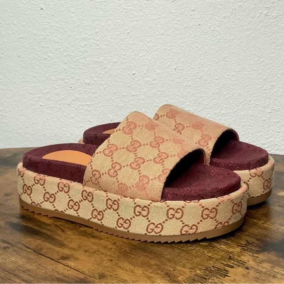 Gucci Shoes - 𝐆𝐮𝐜𝐜𝐢 𝐒𝐥𝐢𝐝𝐞 𝐒𝐚𝐧𝐝𝐚𝐥𝐬